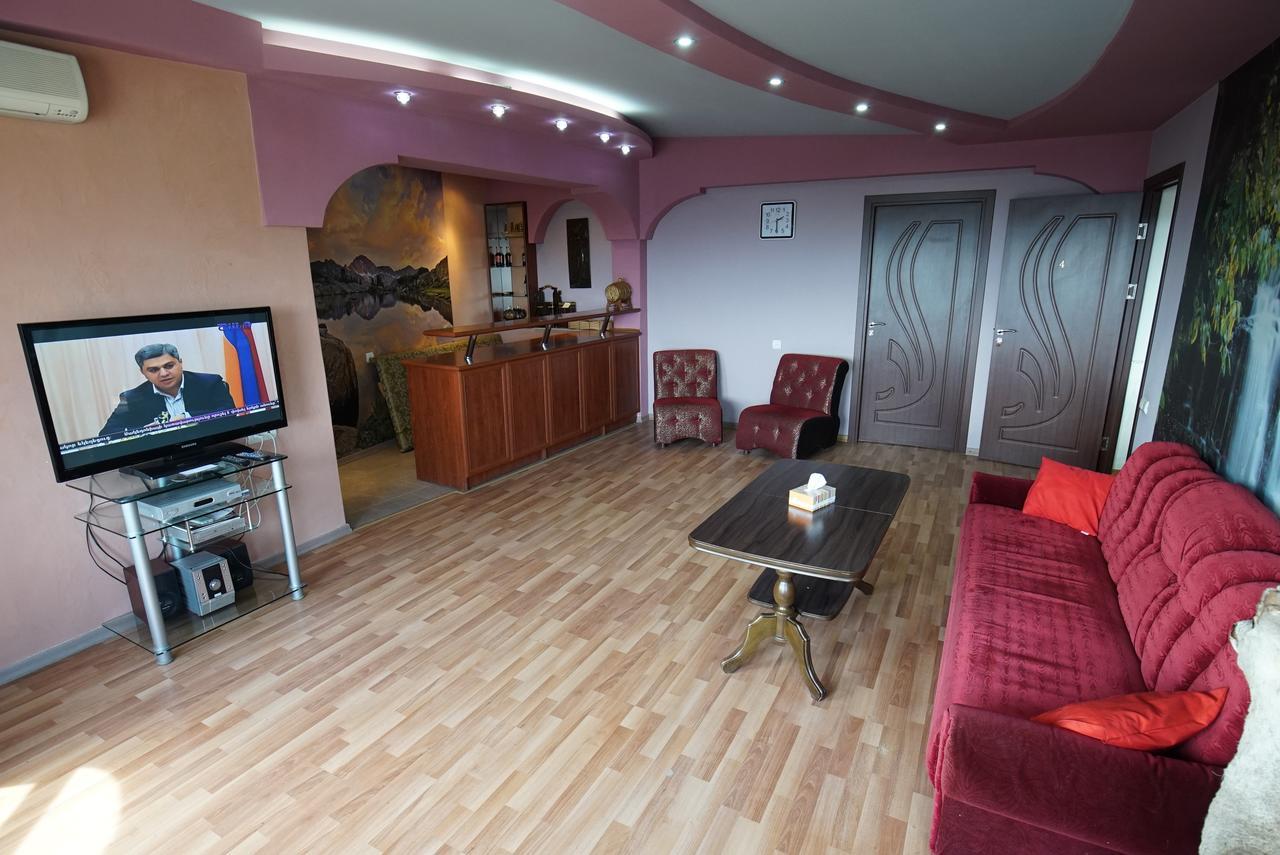 Nice House In The Heart Of The City Yerevan Exterior photo